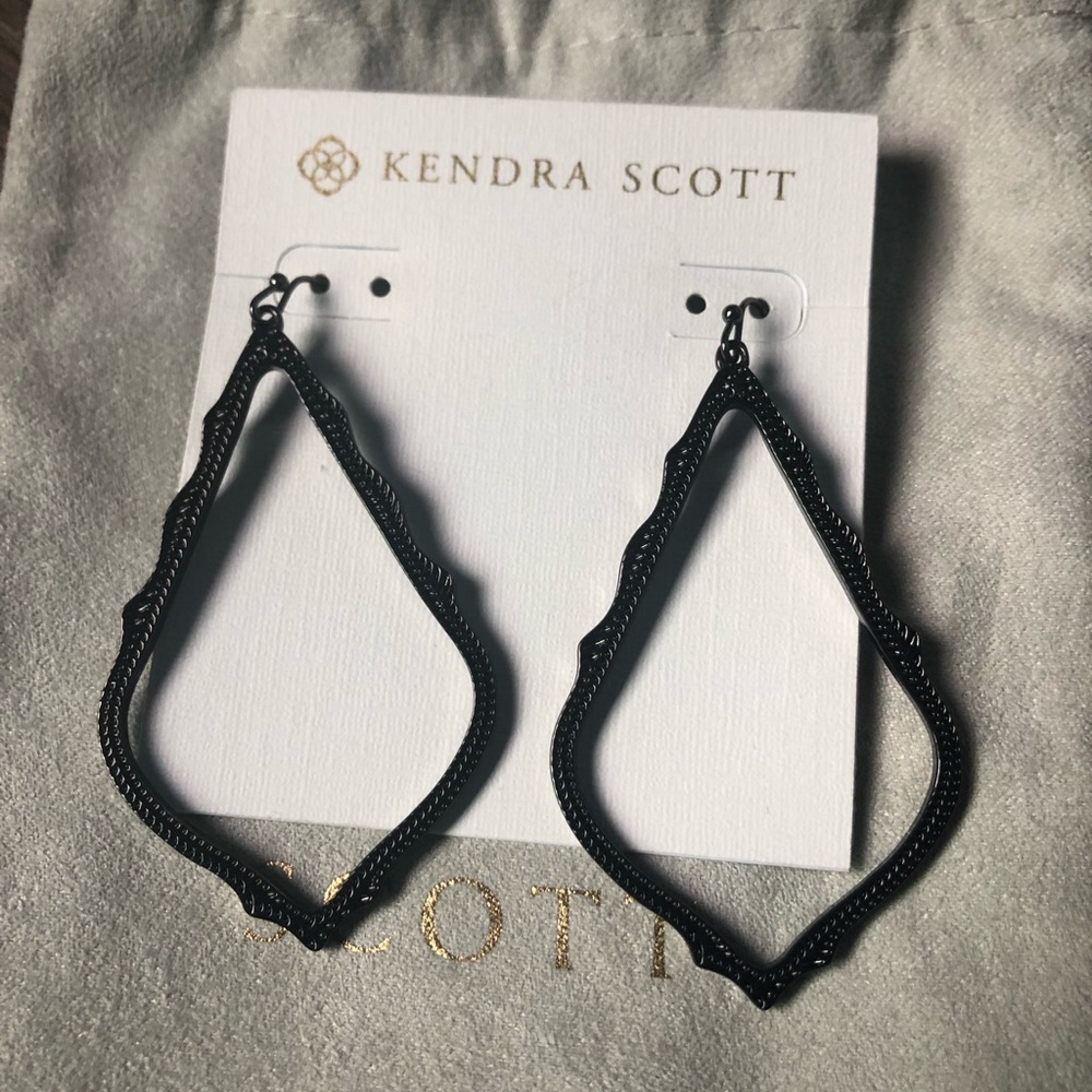 NWOT Kendra Scott Sophee earrings